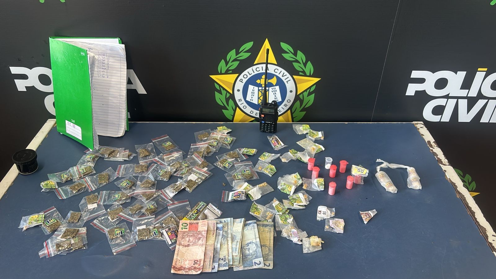 Dupla é presa por envolvimento com o tráfico de drogas em Angra dos Reis