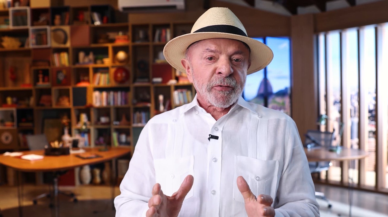 Lula diz que aprovação do fim da taxa das blusinhas no Congresso é 'questão de justiça'