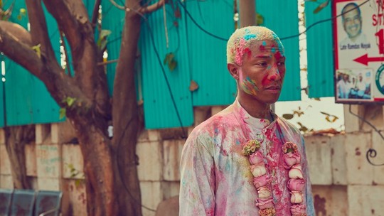 Pharrell Williams e Adidas são acusados por hinduístas de apropriação cultural