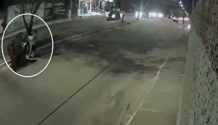 Catador morre atropelado por van em avenida na Grande Fortaleza; vídeo