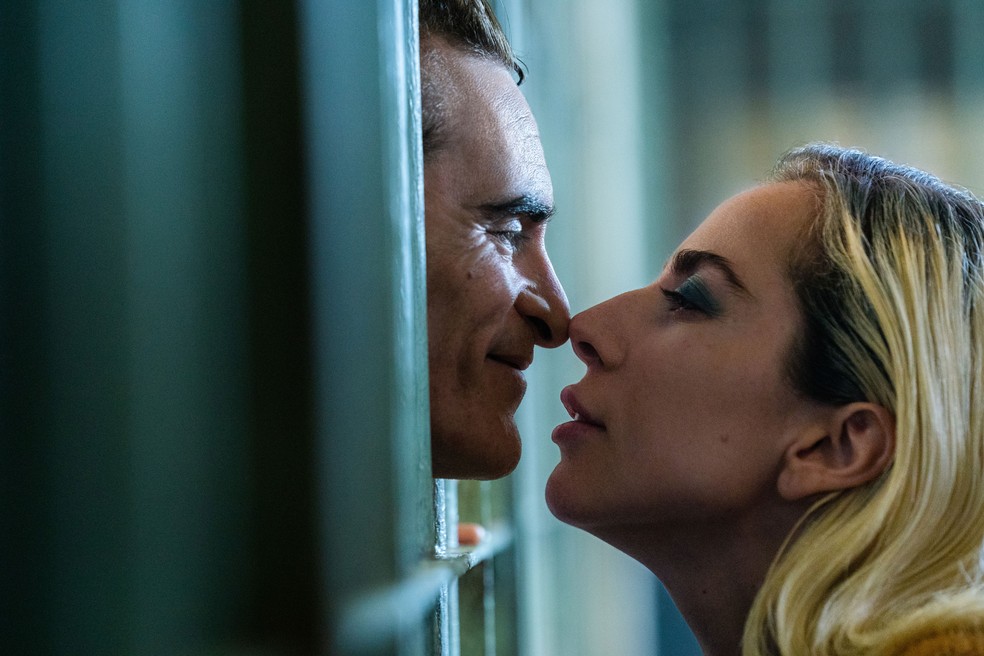 Joaquin Phoenix e Lady Gaga em cena de 'Coringa: Delírio a dois' — Foto: Niko Tavernise/Warner Bros. Pictures