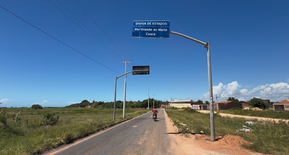 Placa reinstalada na divisa entre RN e Ceará nesta quinta (8) — Foto: Reprodução