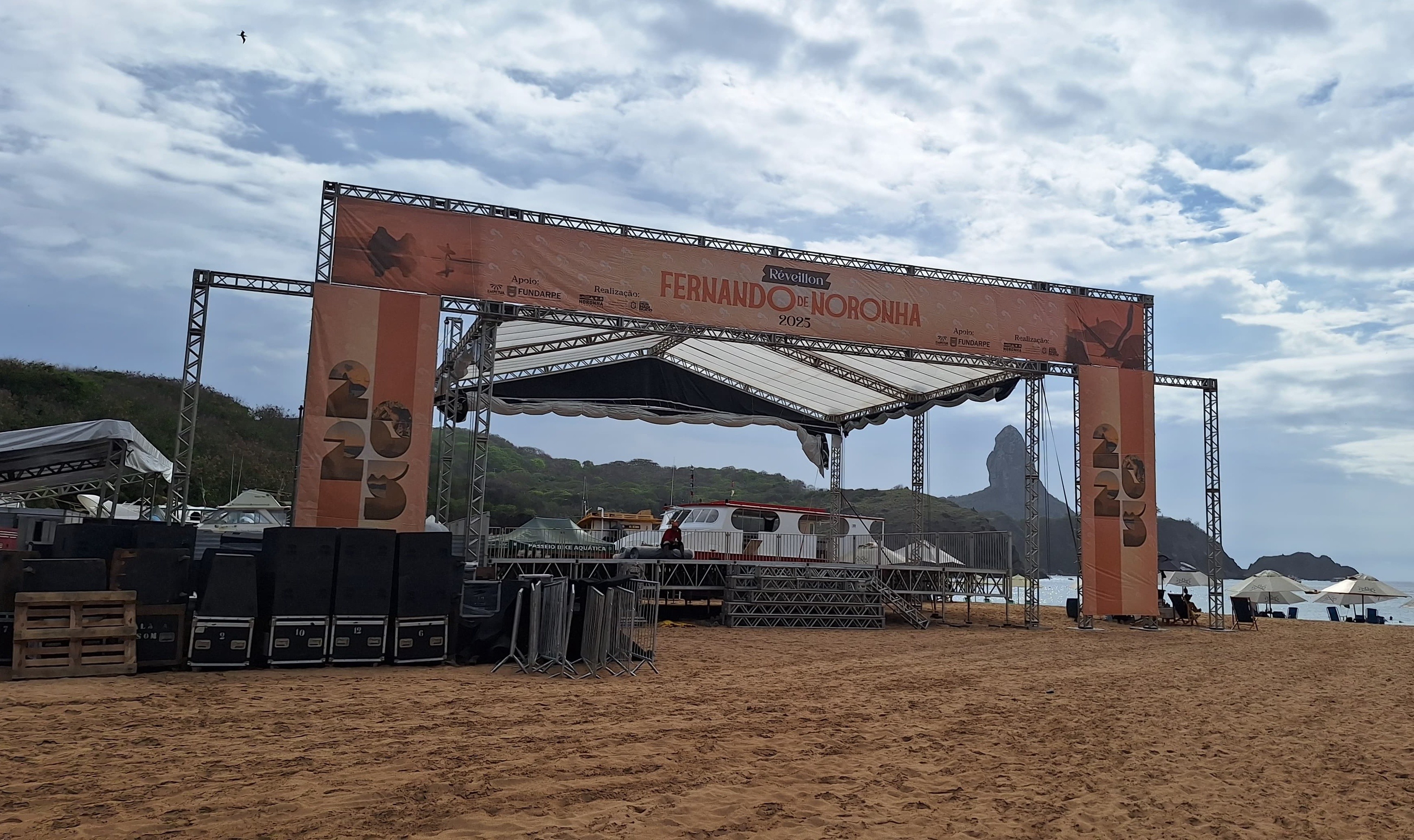 Réveillon popular de Fernando de Noronha tem festa gratuita no Porto de Santo Antônio