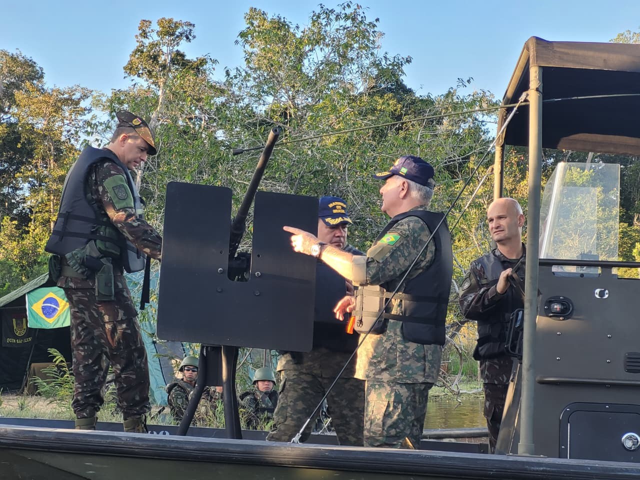 Mais de 15 toneladas de drogas são apreendidas em operação militar na fronteira do Amazonas com o Peru