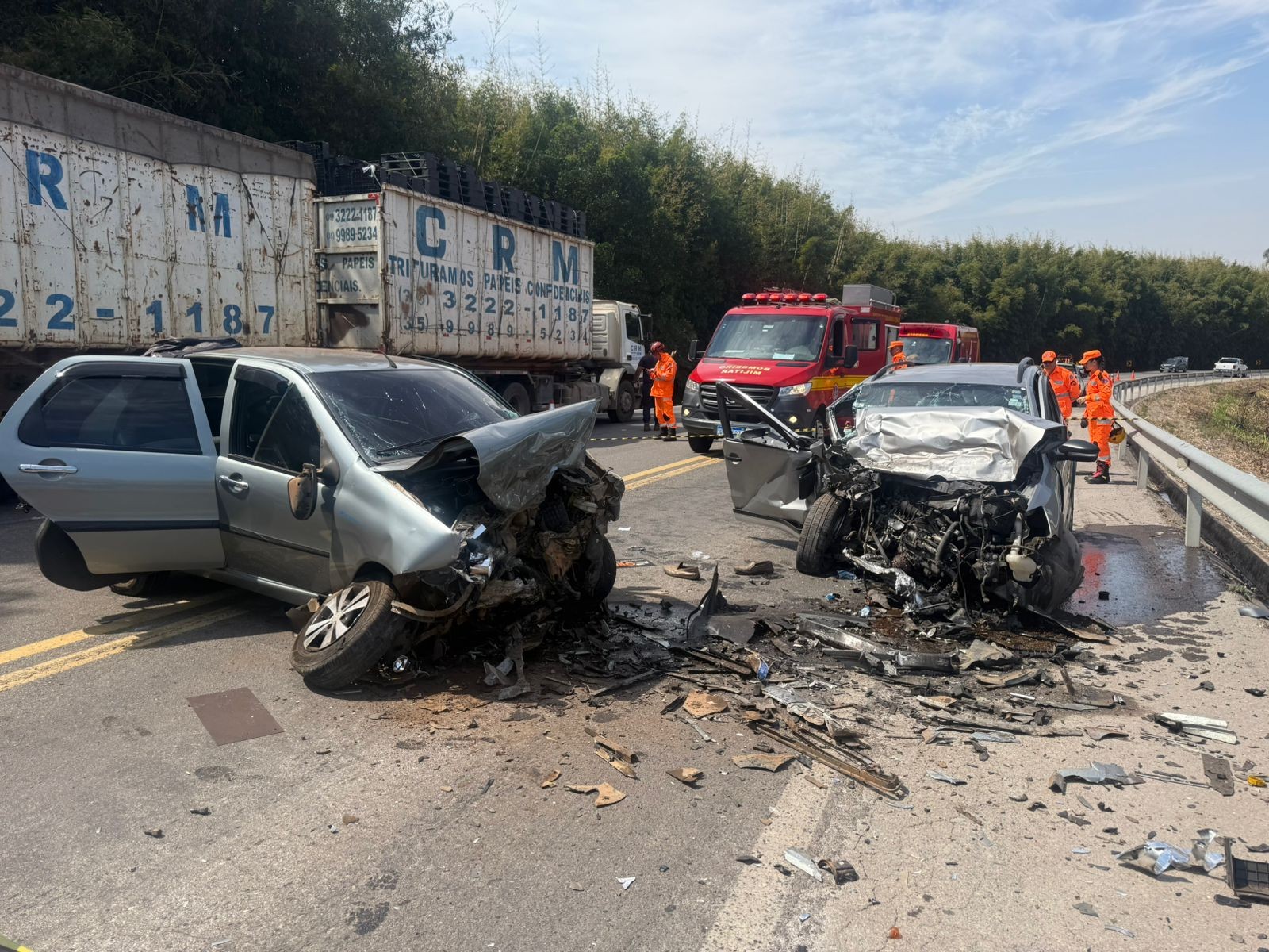 Acidente deixa três feridos em colisão na MGC-491, entre Elói Mendes e Paraguaçu, MG