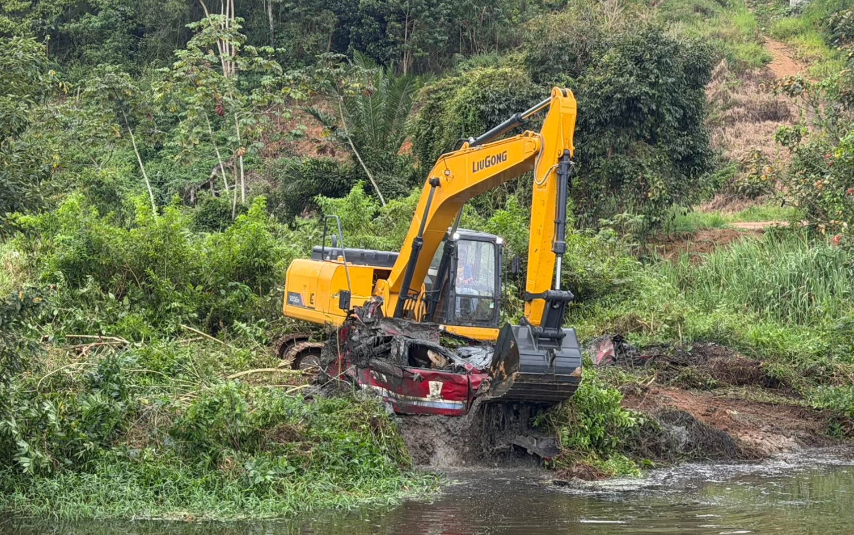 Carro de Câmara levado por enchente é encontrado quase cinco anos depois soterrado em cidade da Bahia