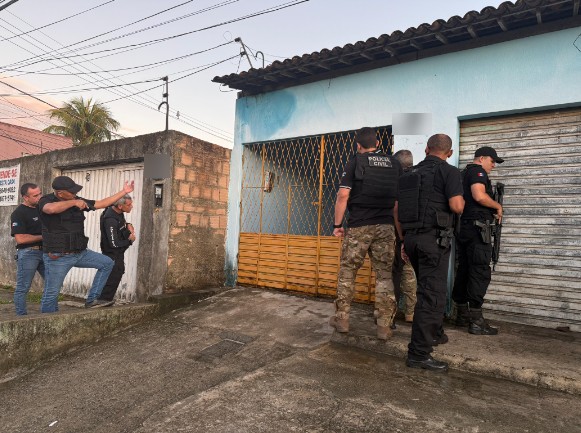 Operação desarticula esquema de venda de atestados falsos e drogas sintéticas por delivery em Maceió