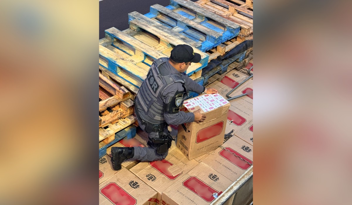 Apreensão de 350 mil maços de cigarros avaliados em R$ 1,7 milhão termina com prisão em rodovia do interior de SP