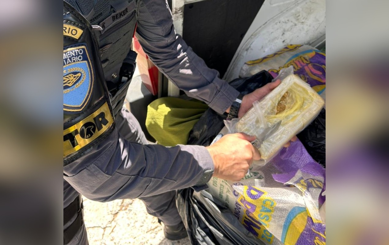 Trio é preso em flagrante com mais de 400 kg de pasta base de cocaína em rodovia no interior de SP