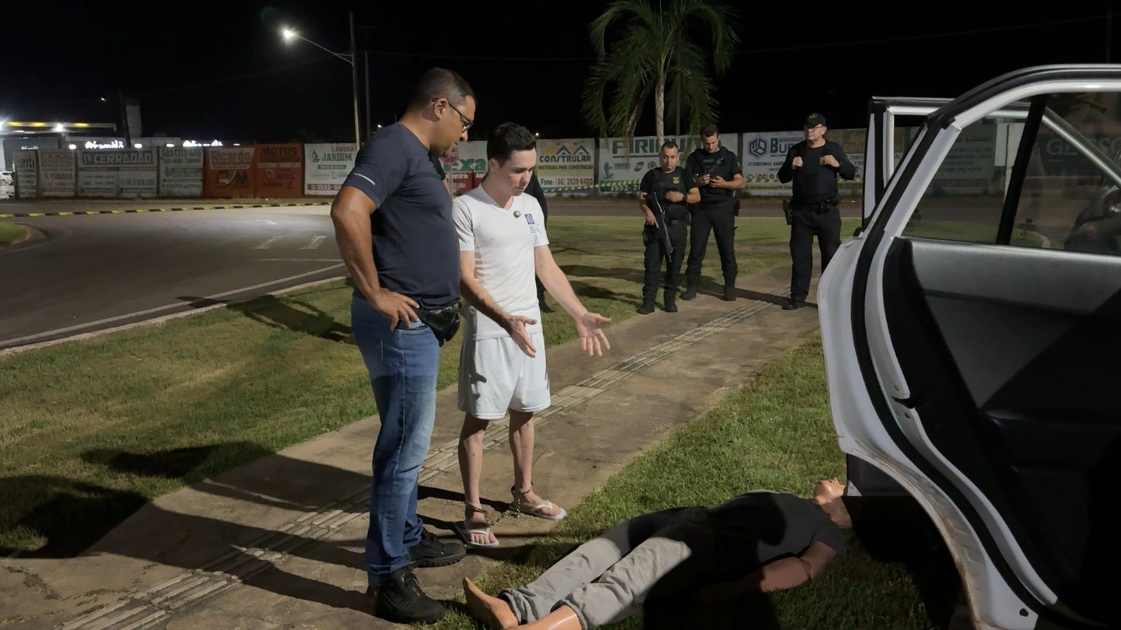 O médico e namorado da vítima, Bruno Felisberto do Nascimento Tomiello, de 29 anos, participou da simulação do crime, realizada pela Politec. — Foto: Reprodução