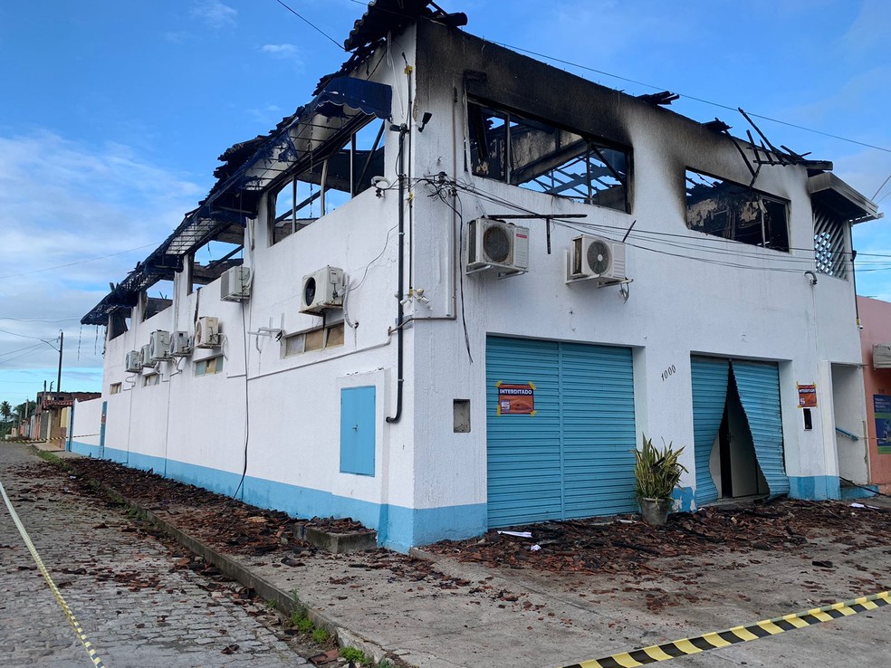 Prédio da Secretaria de Infraestrutura de São Gonçalo do Amarante, RN, após incêndio — Foto: Gustavo Brendo/Inter TV Cabugi