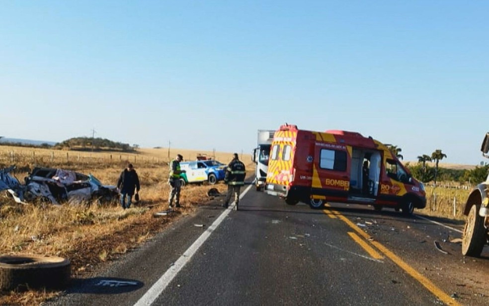 Grávida e marido morrem em acidente na GO-118, em Goiás — Foto: Reprodução/TV Anhanguera