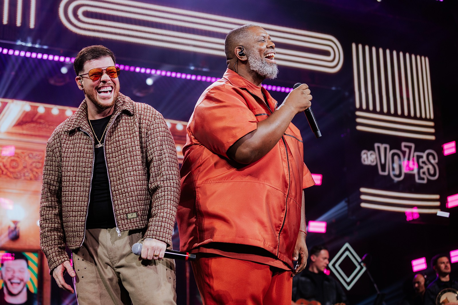 Ferrugem e Péricles acionam 'Parque de diversões' no primeiro álbum extraído da gravação ao vivo da turnê 'As vozes'