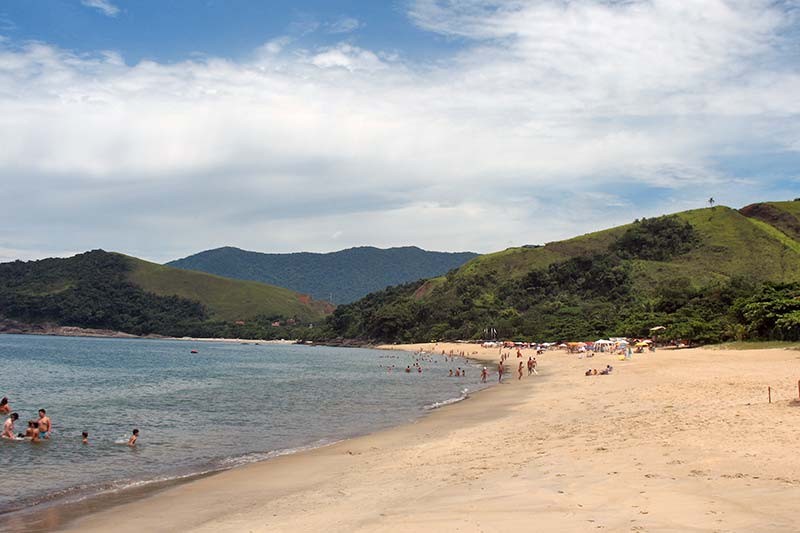 Homem é encontrado morto em praia em São Sebastião, SP