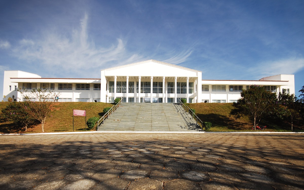Curso de Medicina de Itaúna recebe nota baixa no Enamed