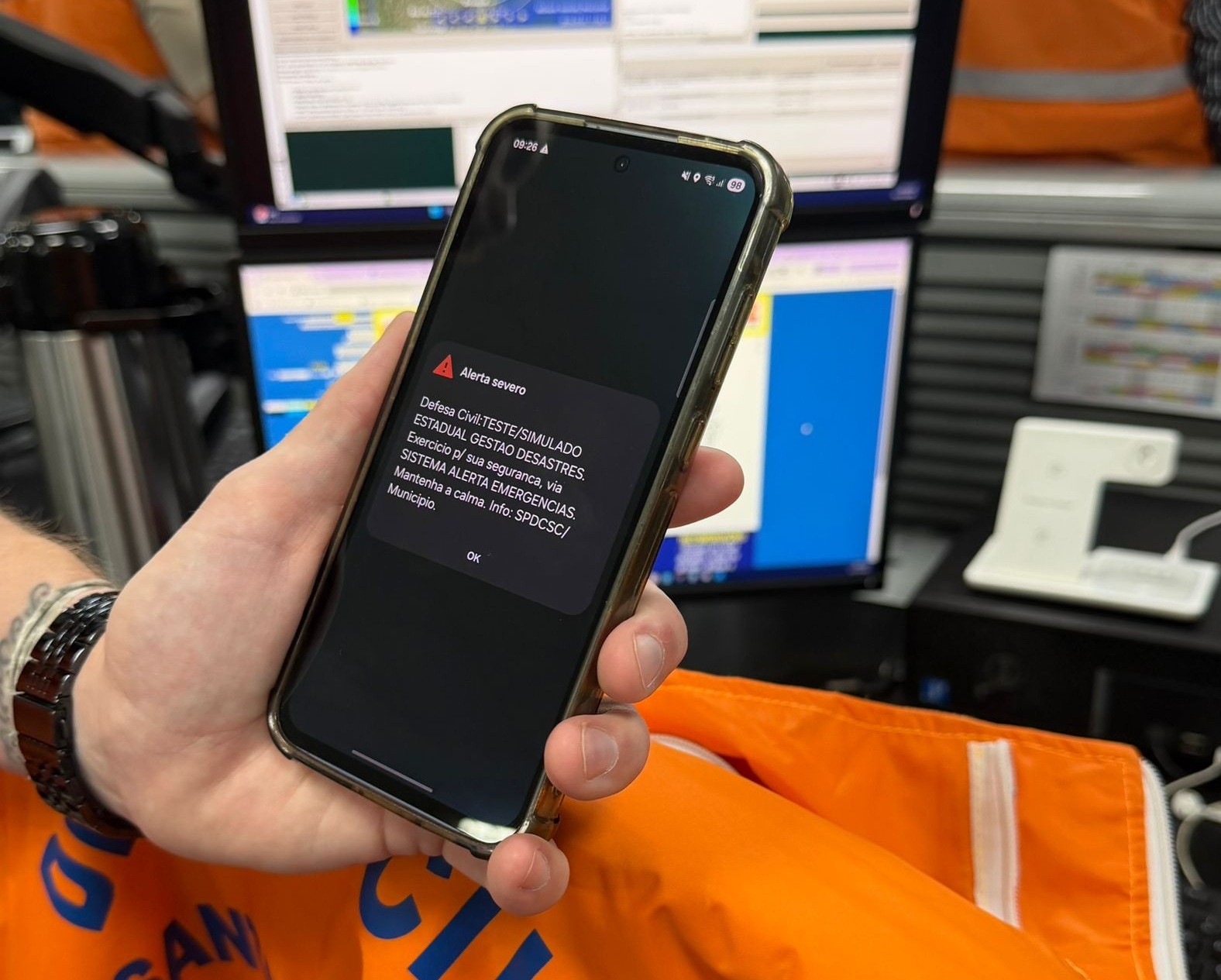 Tocou aí? Celulares em SC recebem alerta simultâneo com início do maior simulado de desastres do Brasil 