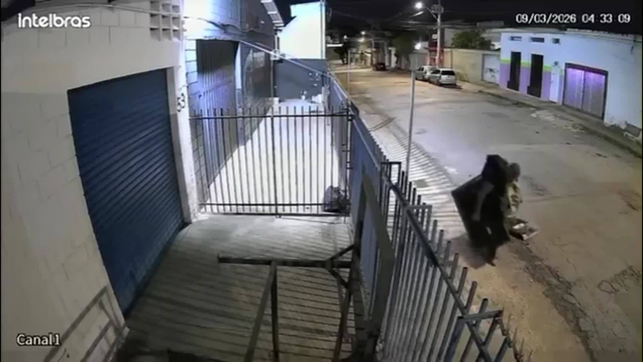 Vídeo mostra suspeito de matar professor de dança saindo da casa da vítima em BH