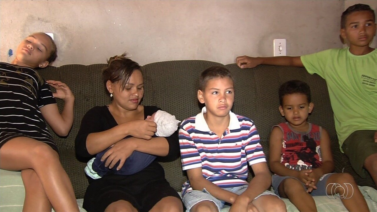 Desempregada Mãe Pede Ajuda Para Sustentar Os 5 Filhos Em Goianira Go Goiás G1 2998