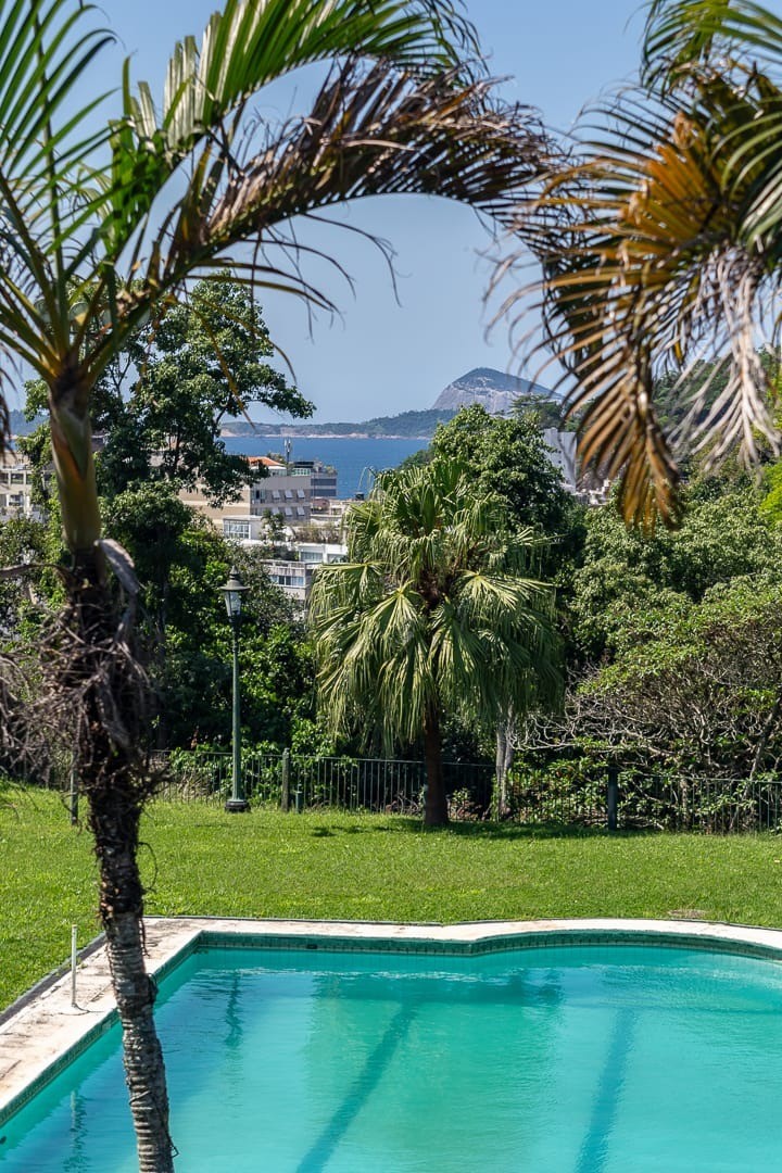 Piscina com vista para o mar, cinco terraços, hangar; saiba mais sobre a mansão mais cara do Brasil, anunciada por R$ 200 milhões e que acaba de ser vendida; FOTOS