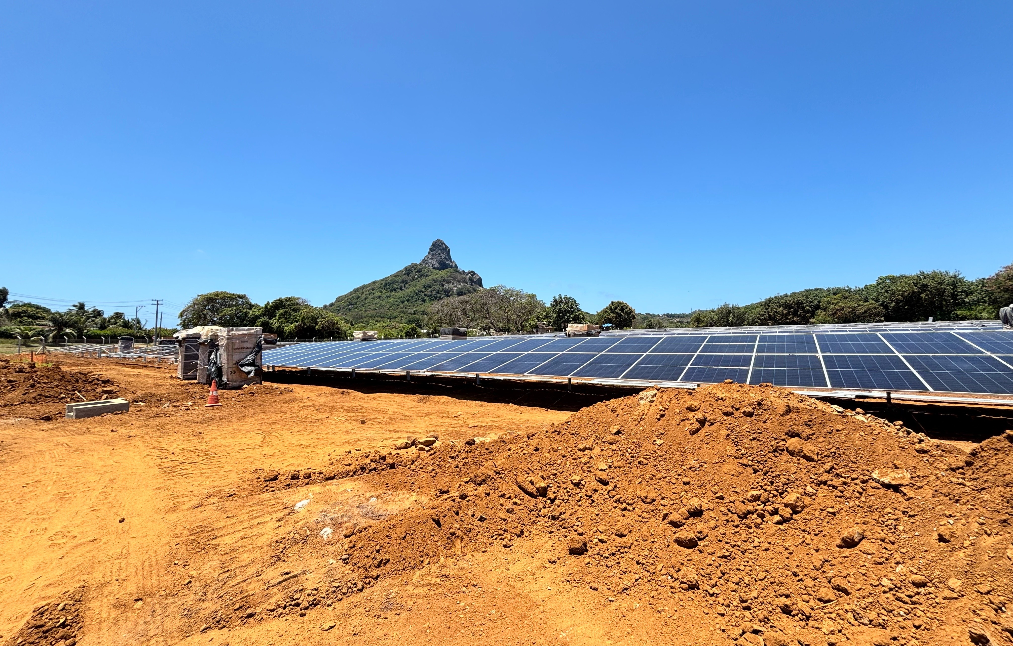 Projeto solar em Fernando de Noronha remove 10 mil árvores e gera críticas de moradores