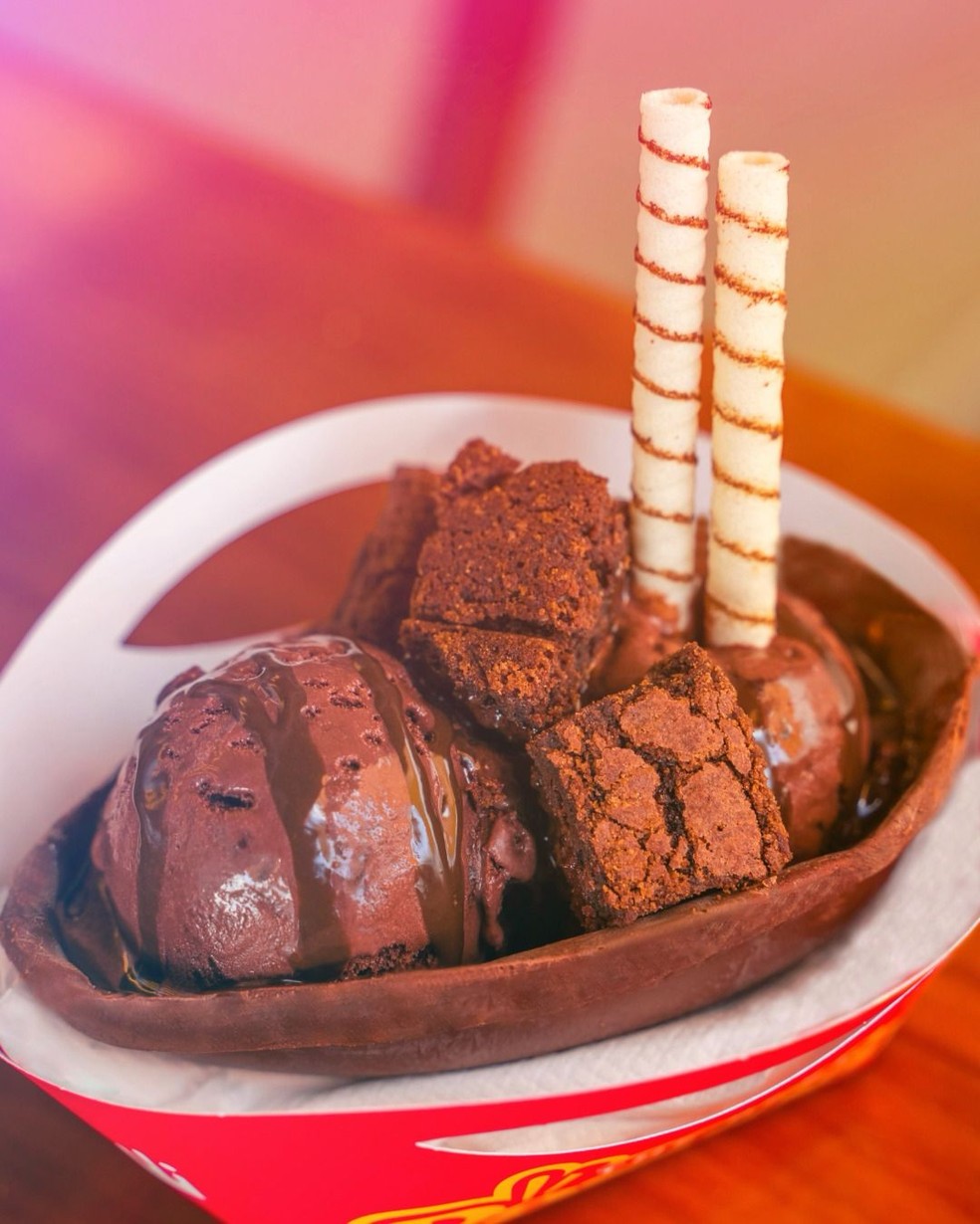 Clientes podem escolher sorvetes, aa, brownies, brigadeiros e outras delcias para rechear o ovo de Pscoa. O valor do quilo sai a R$ 49,90.  Foto: Divulgao/The Best Aa