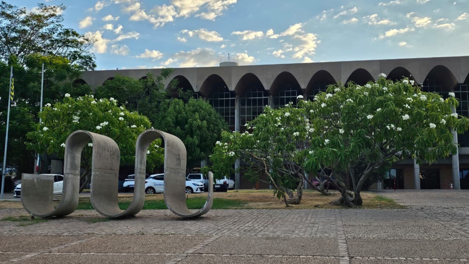 Homens, brancos e com ensino superior são maioria entre os deputados eleitos no Piauí; média de idade é de 51 anos