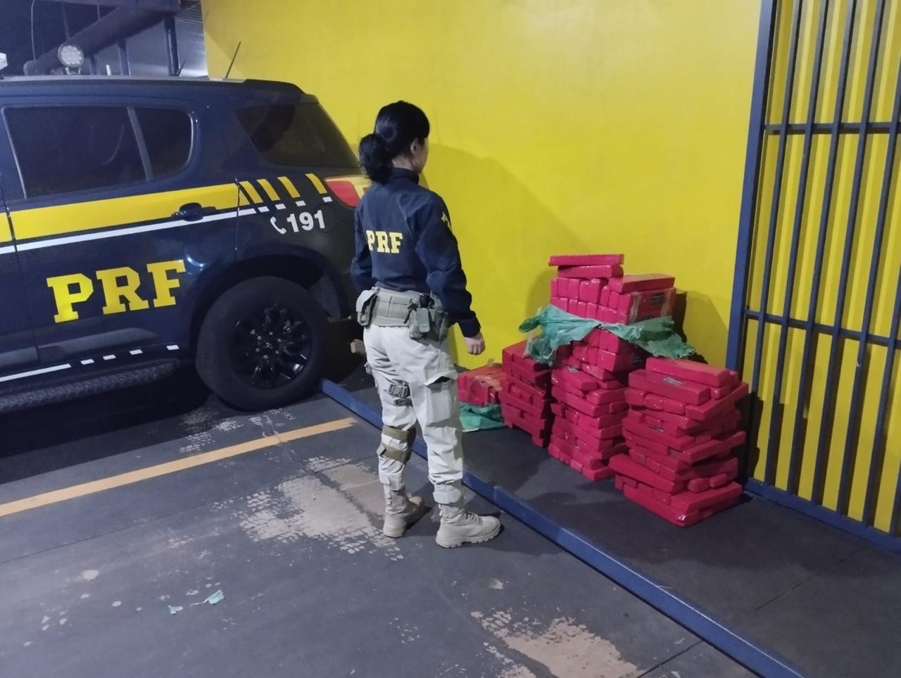 Motorista é preso após tentativa de fuga e apreensão de quase 170 kg de maconha em Ourinhos