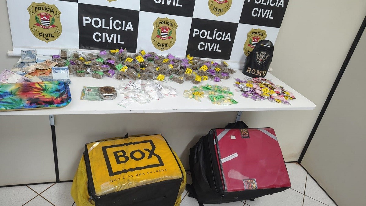 Polícia prende dupla suspeita de usar motoboys para entregar drogas em Botucatu