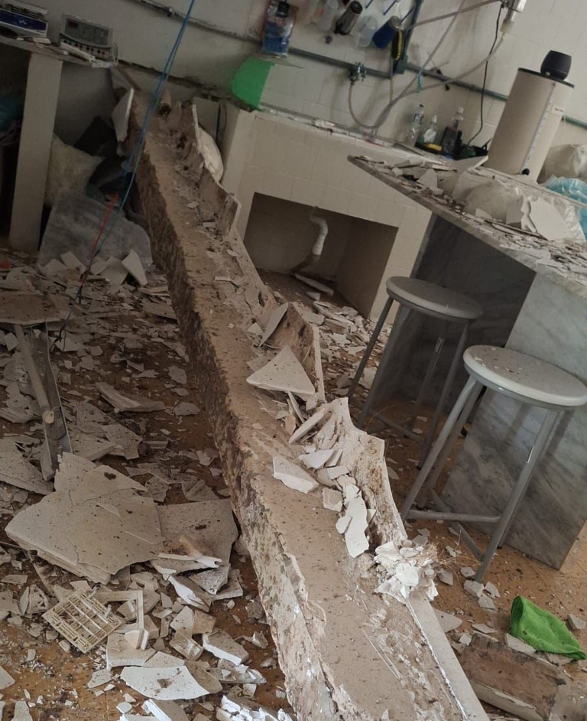 Viga cede e desaba em laboratório da Ufersa em Mossoró