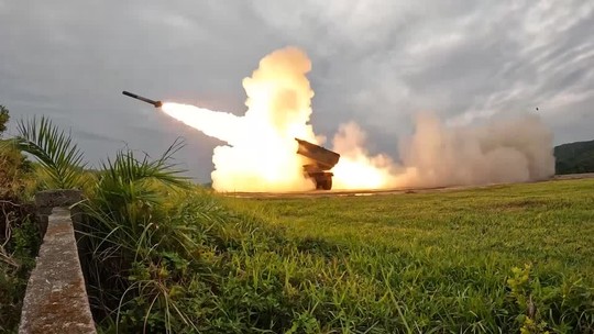 Taiwan testa novo sistema de mísseis fornecido pelos EUA pela 1ª vez - No começo de abril, após a China realizar exercícios militares intensos no entorno da ilha, que considera seu território, os Estados Unidos declararam apoio a Taiwan contra a pressão militar chinesa.
