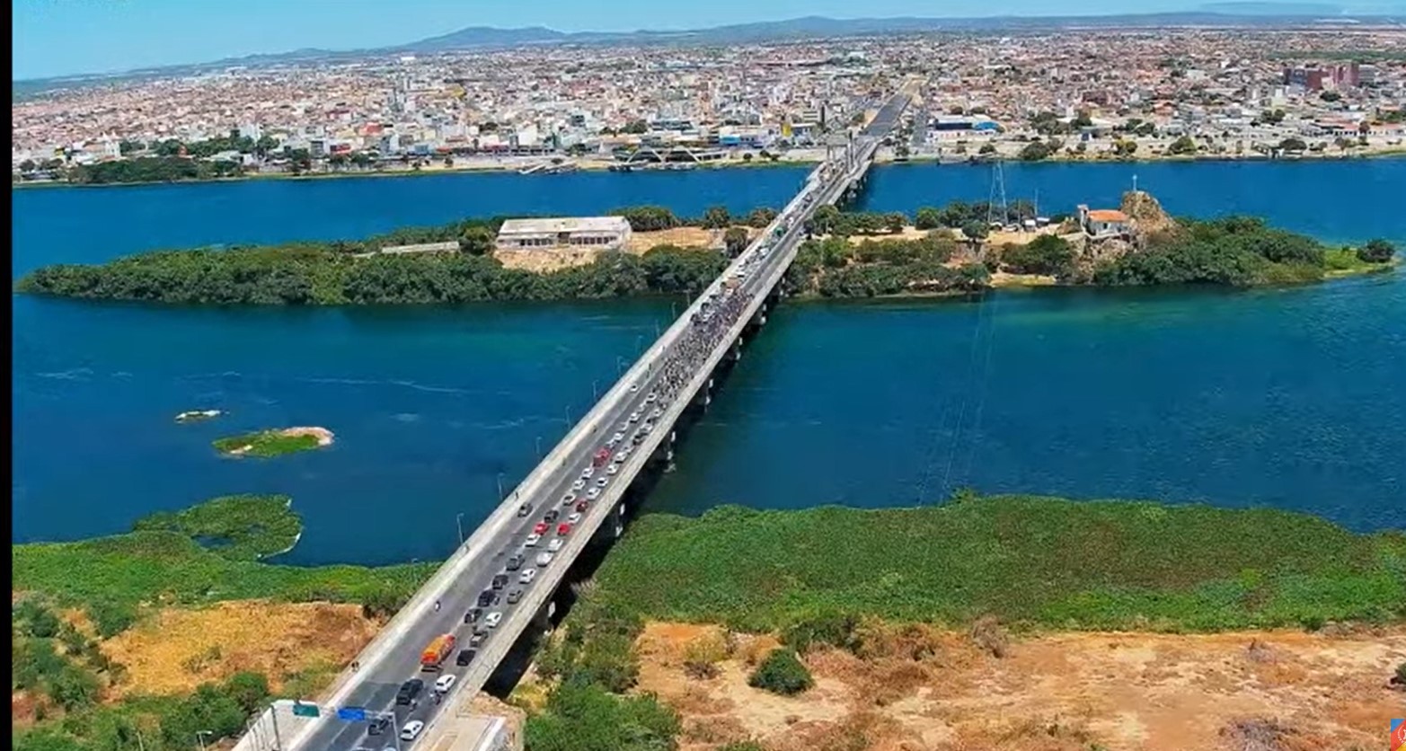 Ato por entregador morto deixa trânsito lento na ponte presidente Dutra
