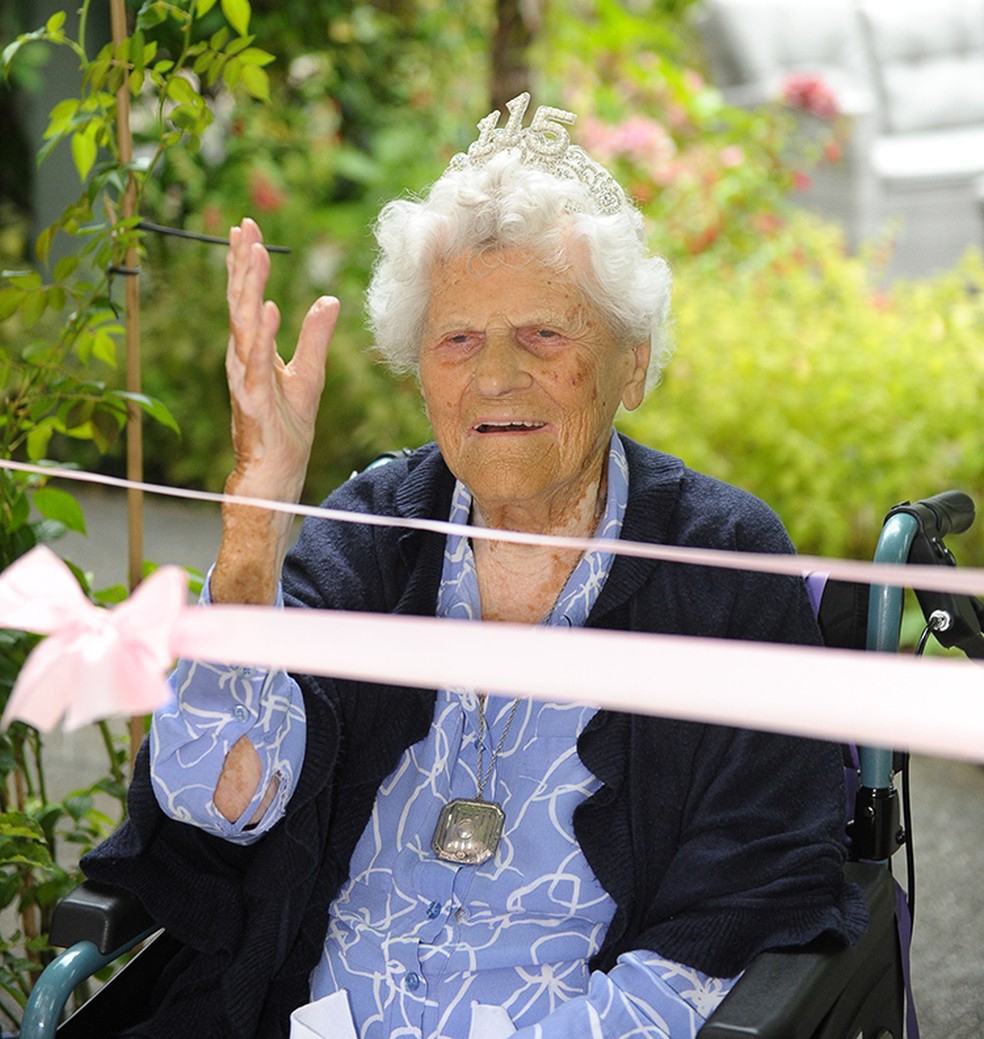 A britânica Ethel Caterham ao comemorar 115 anos em agosta de 2024 — Foto: Reprodução Facebook/HallmarkCareHomes
