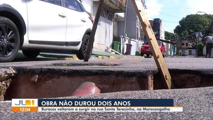 Buracos voltam a surgir na rua Santa Terezinha, na Maracangalha, em menos de dois anos