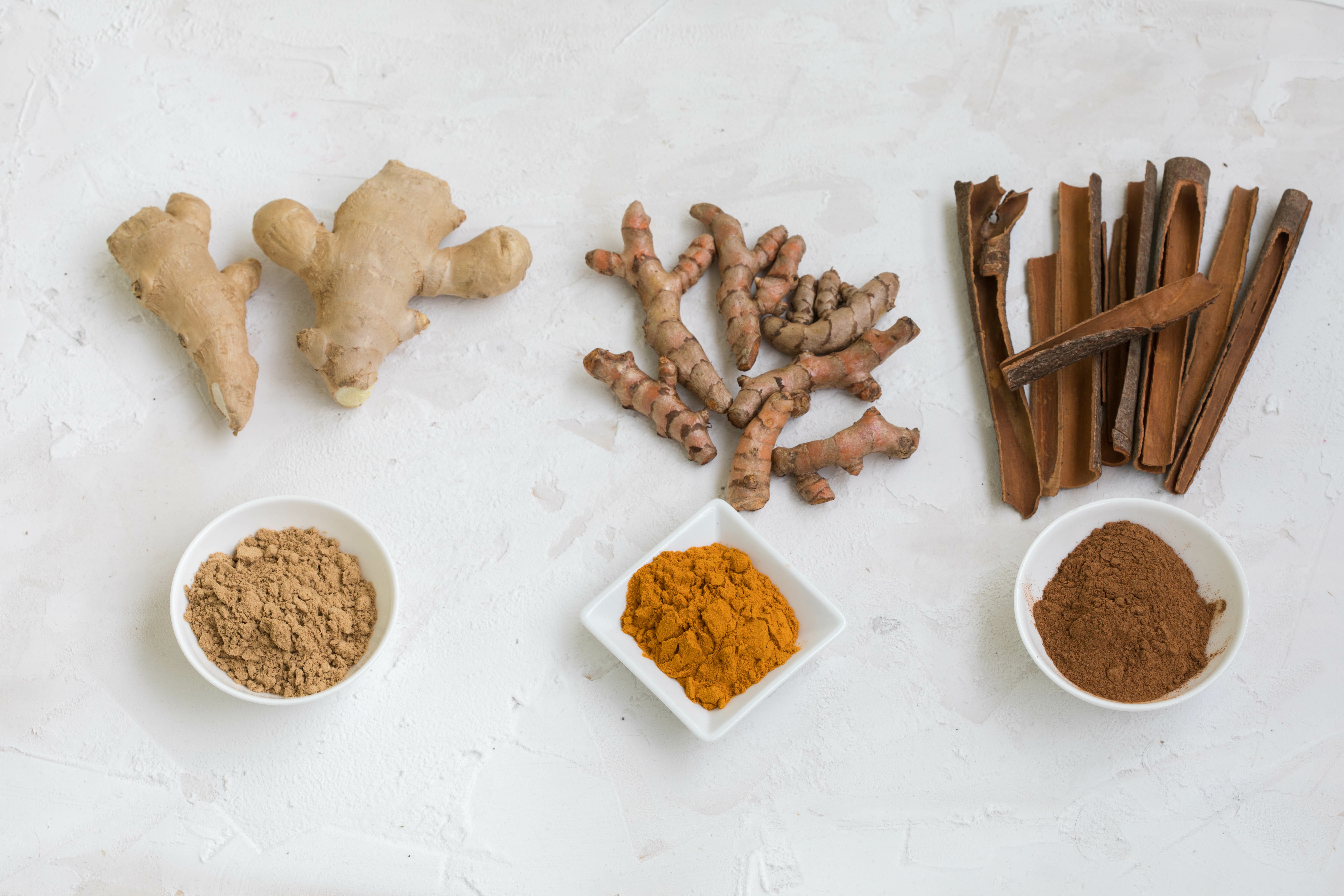 Canela, cúrcuma e gengibre podem representar risco se combinadas com certos remédios 