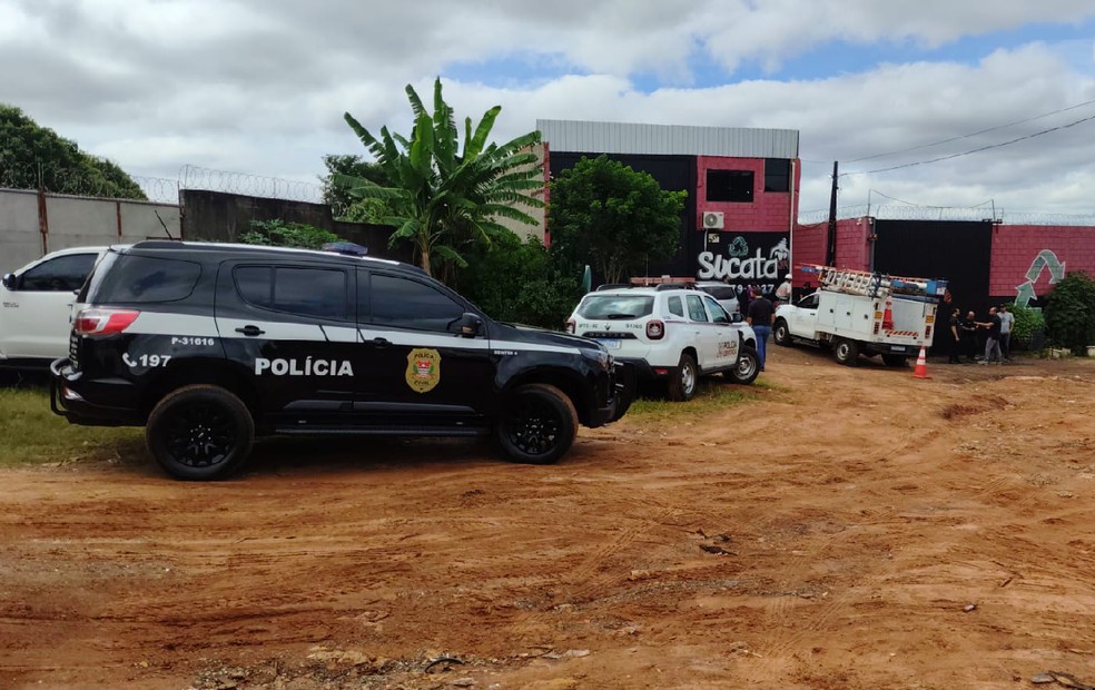 3 de 3
Tr&ecirc;s pessoas s&atilde;o presas em flagrante durante opera&ccedil;&atilde;o contra furto de fios em Bauru &mdash; Foto: Reprodu&ccedil;&atilde;o