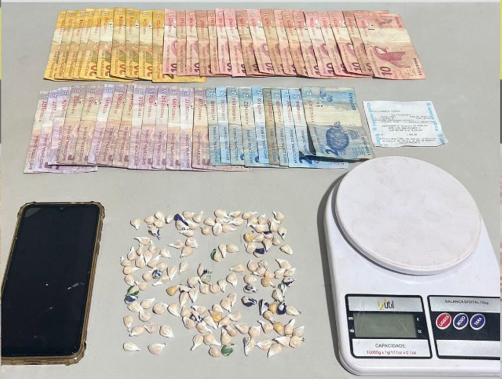 Homem é preso por tráfico de drogas com mais de 133 porções de crack, em Presidente Epitácio (SP) — Foto: Policia Militar