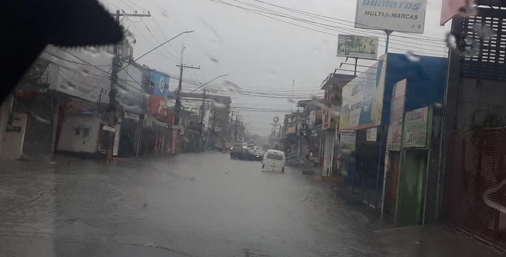 Chuva causa alagamentos em Manaus | Amazonas | G1