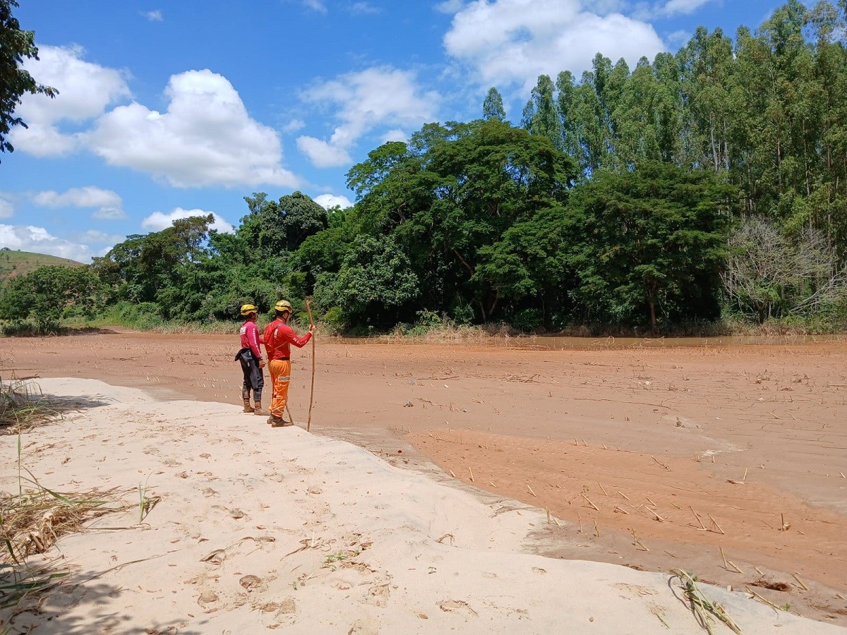 Buscas pelo último desaparecido das chuvas na Zona da Mata completam 14 dias