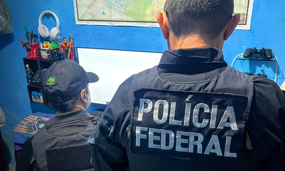 Homem é preso em flagrante em Fortaleza durante operação da Polícia Federal em combate a exploração sexual de crianças e adolescentes. — Foto: Polícia Federal/ Divulgação