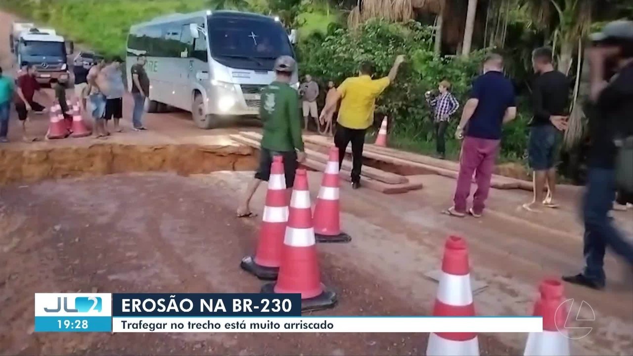 Erosão interdita totalmente trecho da BR-230 entre Itaituba e Jacareacanga