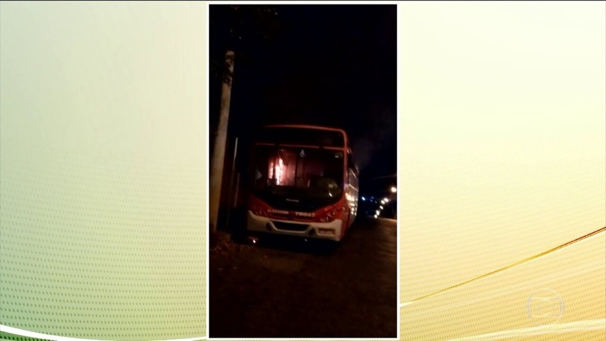 Trinta e seis ônibus são incendiados em BH e Região Metropolitana de janeiro a julho, dizem empresas do transporte