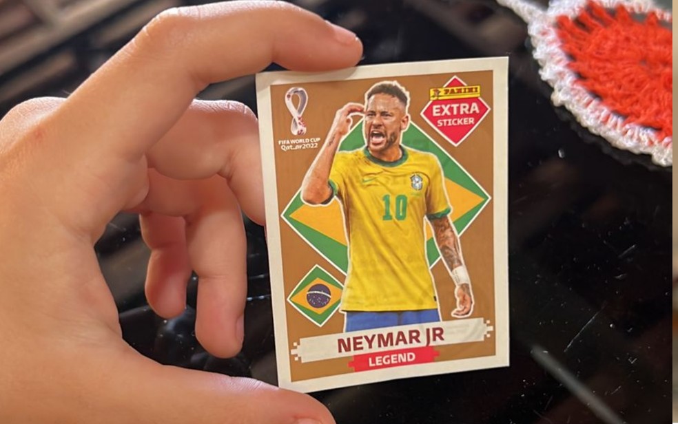 Após encontrar figurinha rara de Neymar do álbum da Copa do Mundo, jovem  recebe ofertas que vão de relógio a ninhada de cães – Surgiu