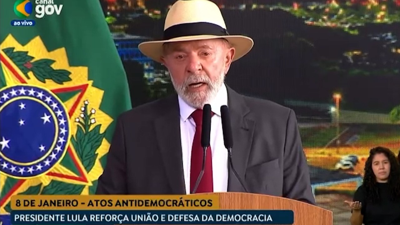 Abraço à Democracia: novo ministro da Comunicação, velhos problemas