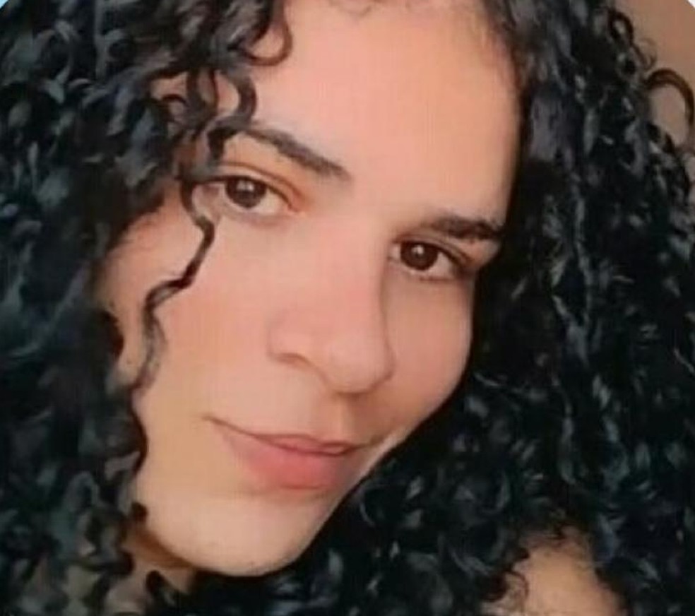 Eloha Rodrigues Soares da Silva, de 21 anos, perdeu a mãe e dois irmãos no desabamento do prédio — Foto: Reprodução/Instagram