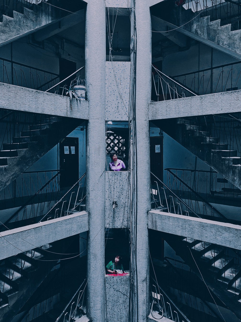 'A vida no edifício em forma de tubo', de Jinsong Hu, ficou com o 1º lugar na categoria 'Paisagem Urbana'. Foto tirada na China — Foto: Jinsong Hu/iPhone Photography Awards