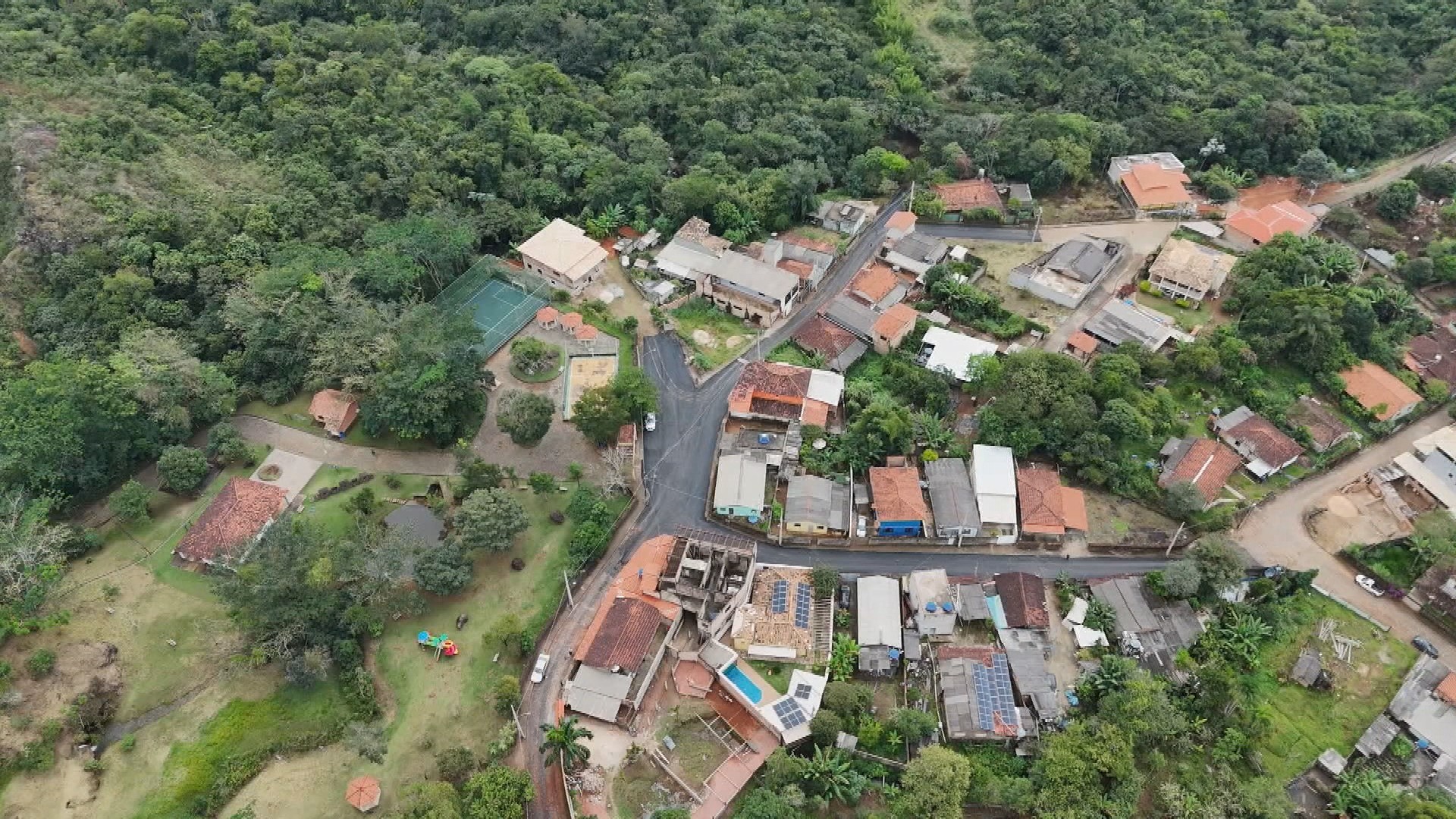 Justiça determina suspensão de asfaltamento em ruas de pedra em cidade histórica de MG