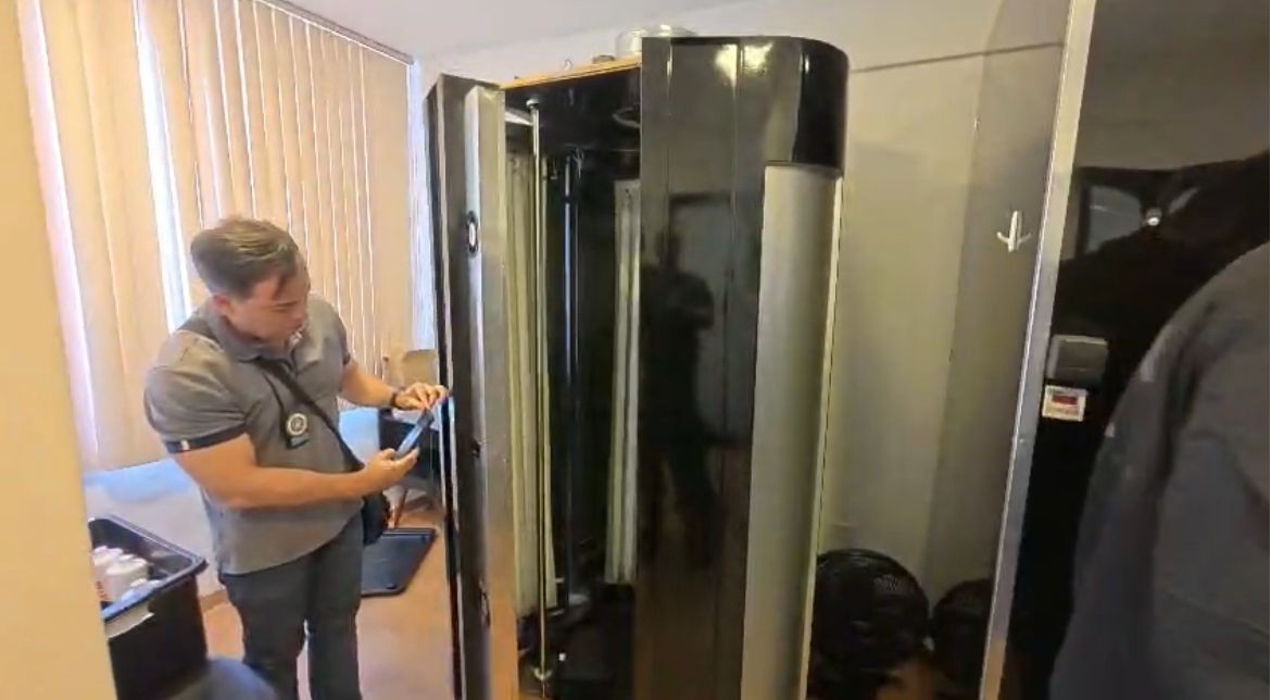 Rayane Figliuzzi é investigada por queimaduras de cliente em câmara de bronzeamento artificial