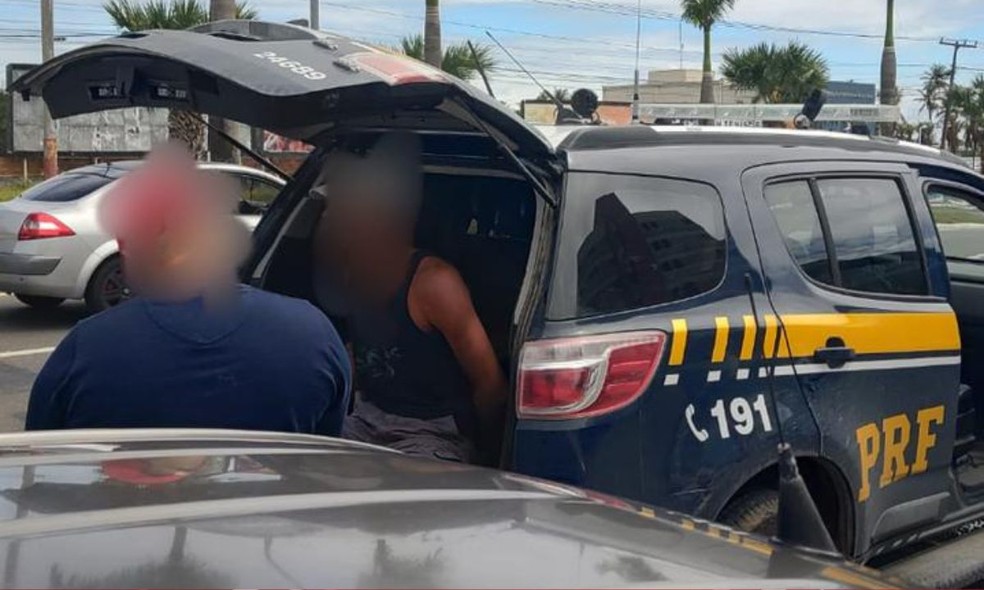 Homem fugiu de Salvador e foi preso pela PRF após tentar fugir — Foto: Divulgação/PRF