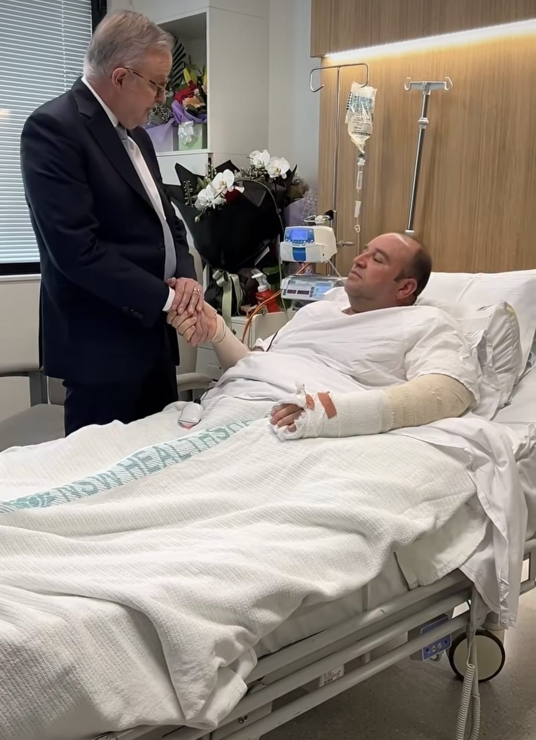 Ataque a tiros em praia na Austrália: vaquinha para herói que desarmou assassino chega a R$ 8 milhões