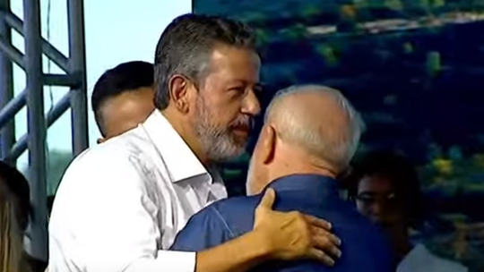 Após atritos, Lula agradece a Lira em visita a Alagoas: 'Me ajudou muito' - Foto: (Reprodução/CanalGov)
